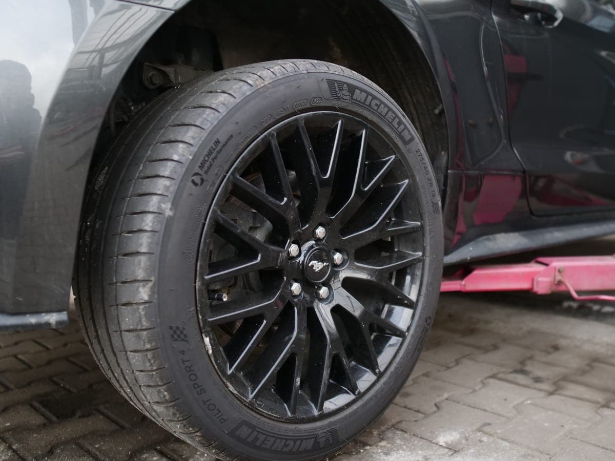 Ford Mustang OE 19″