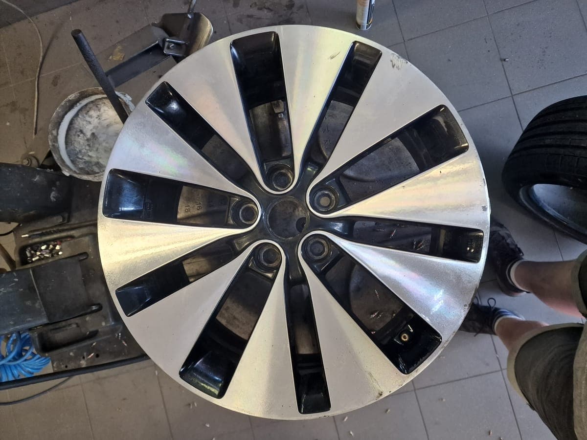 KIA Optima OE 18″