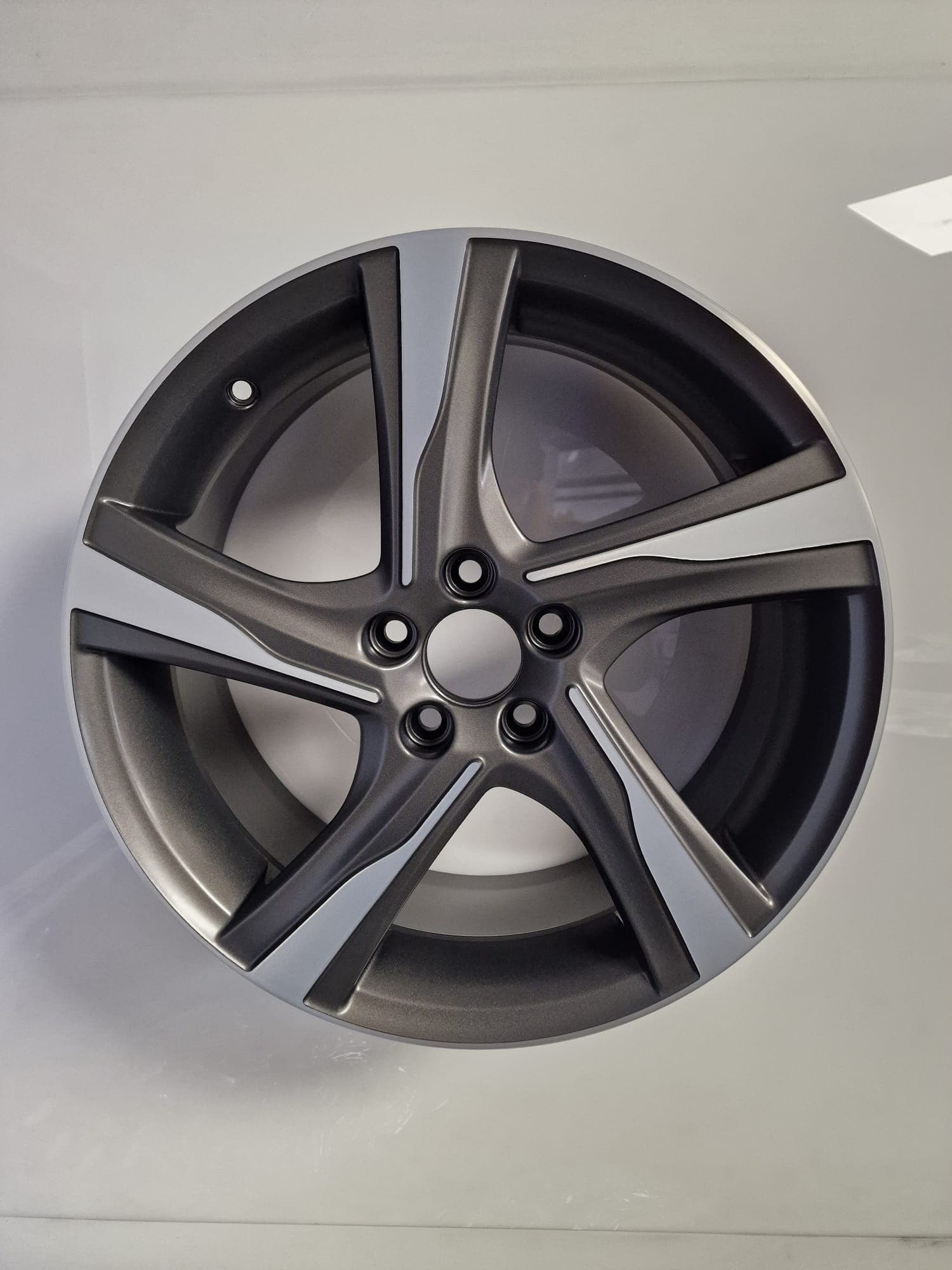 Volvo 18″